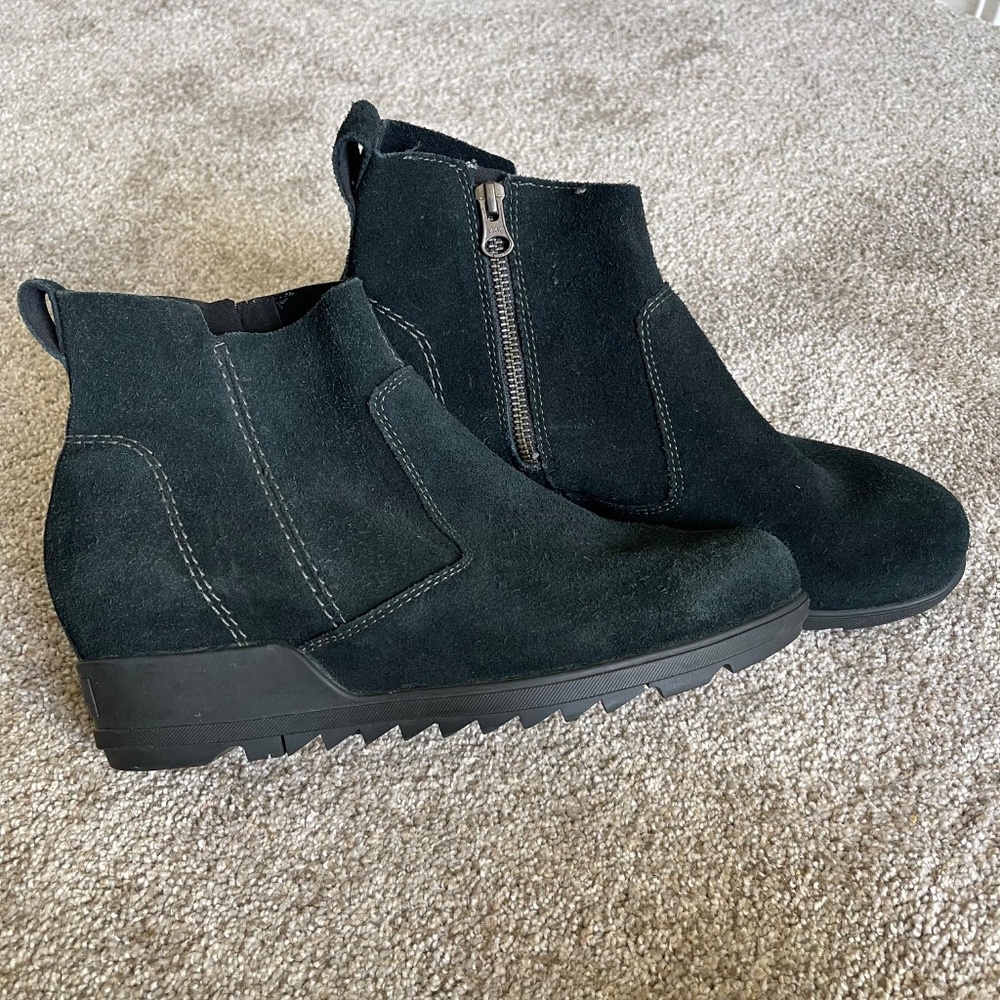 Sorel Women's Evie Zip Wedge Booties in Black Suede Sz 9.5 - Picture 2 of 10